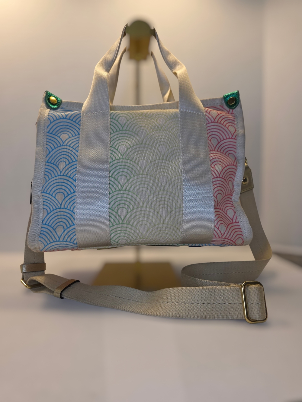 Multicolor Wave-Pattern White Tote with Gold Accent - Picture 7 of 11